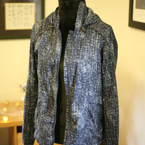 Lululemon shibori rain jacket